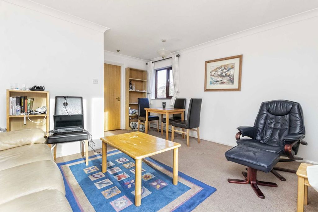 Property photo 2 of 6