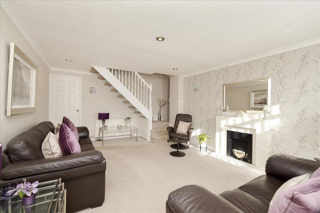 Property photo 2 of 33