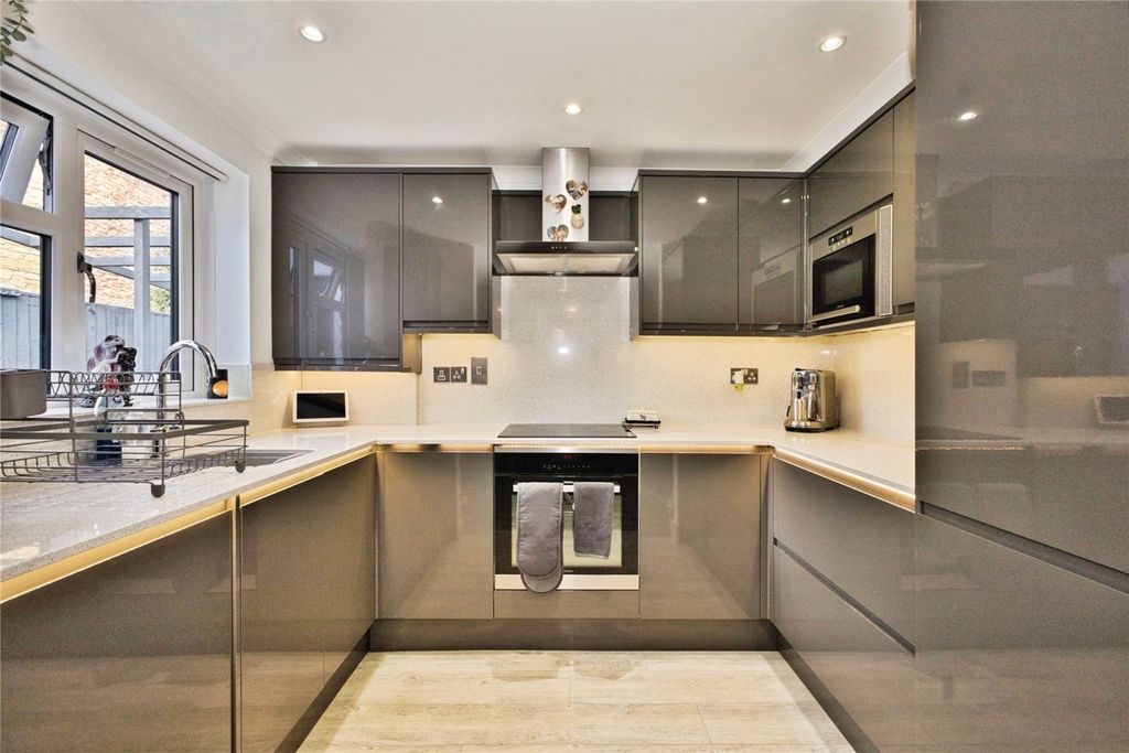 Property photo 3 of 16 Picture No. 06