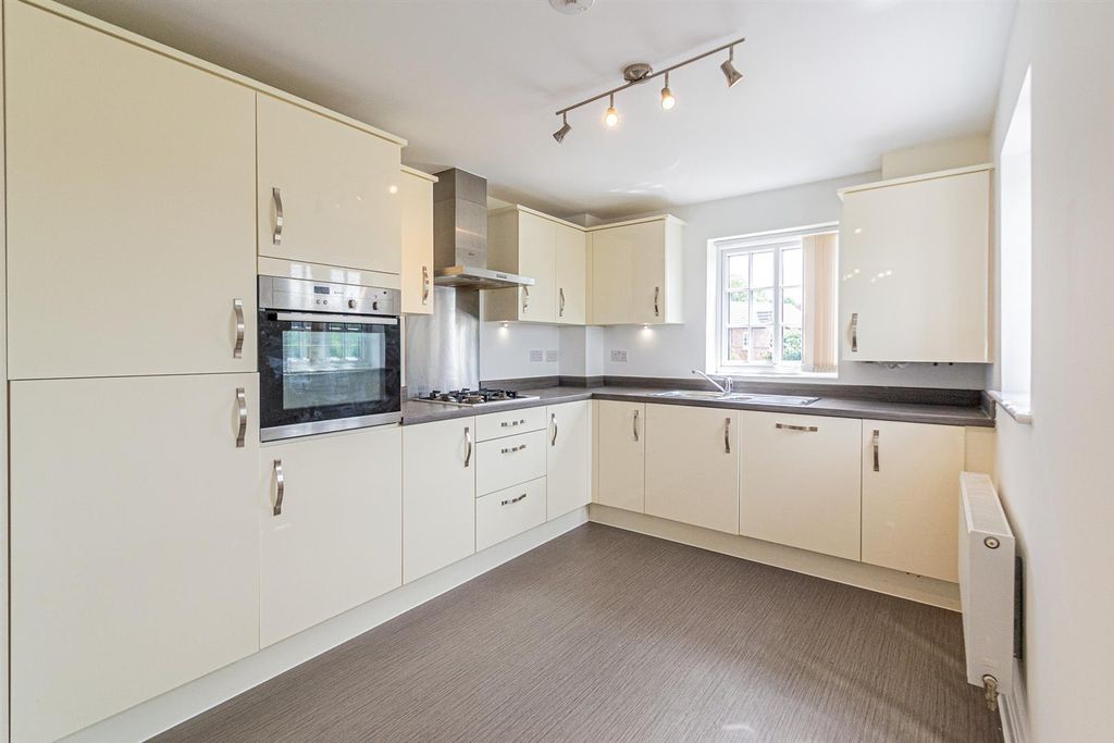 Property photo 3 of 12 Dining Kitchen