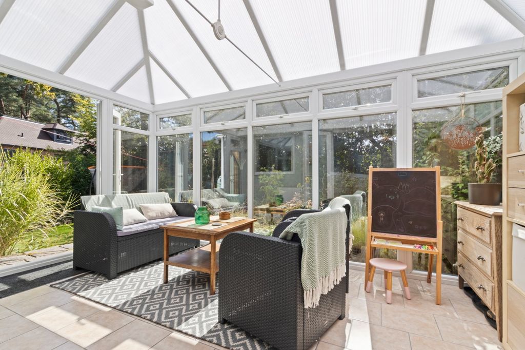 Property photo 3 of 18 Conservatory