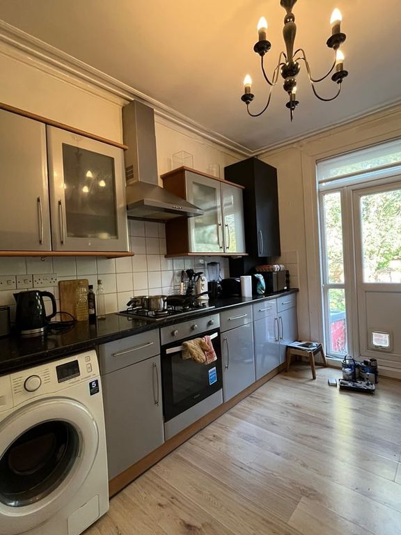 Property photo 1 of 8 2 Bed Flat