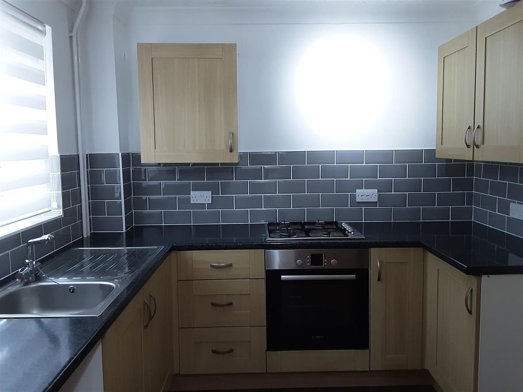 Property photo 3 of 6 Kitchen