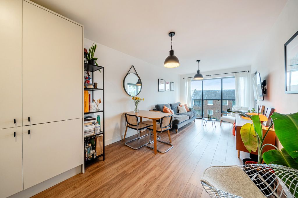 Property photo 2 of 20 1447100-9-69E658A...