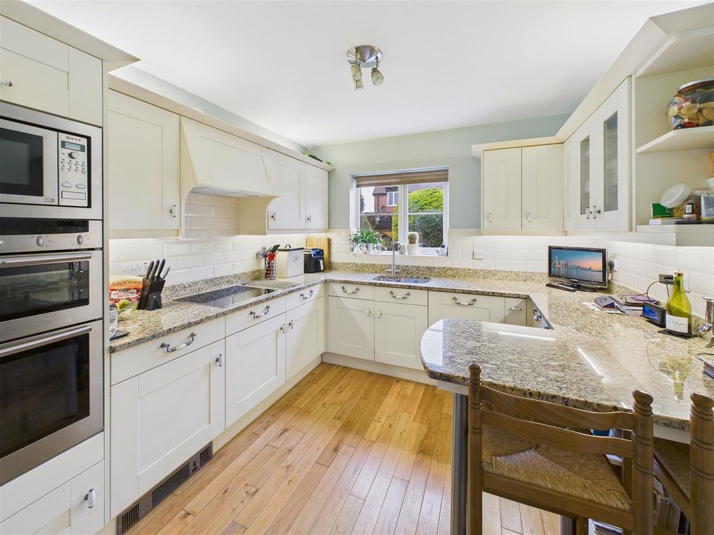 Property photo 3 of 17 Kitchen