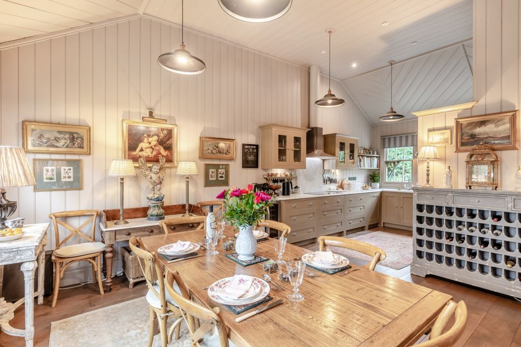 Property photo 2 of 17 Dining Area