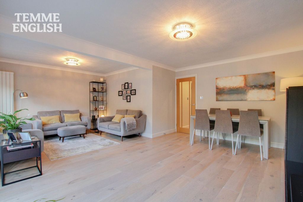 Property photo 3 of 40