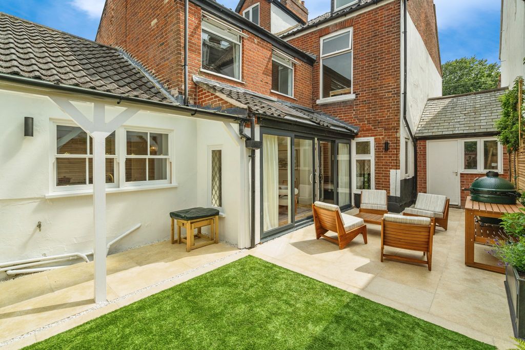 Property photo 3 of 20 Garden