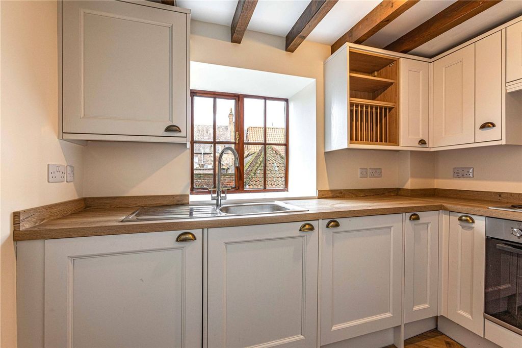 Property photo 3 of 13 Kitchen