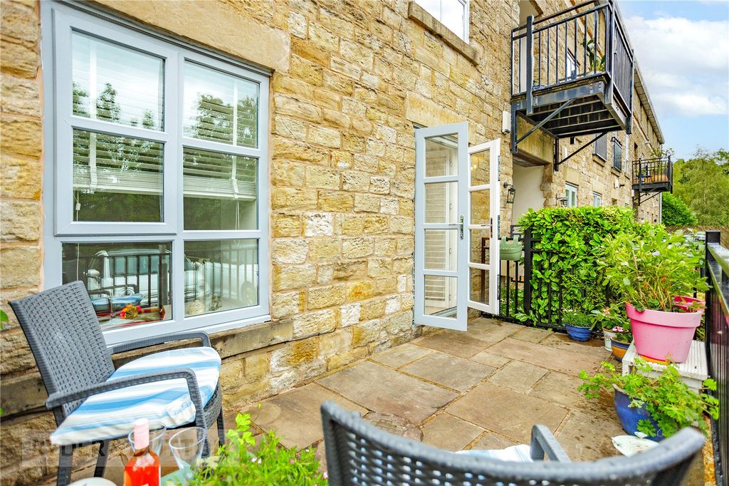 Property photo 2 of 20 Patio Terrace
