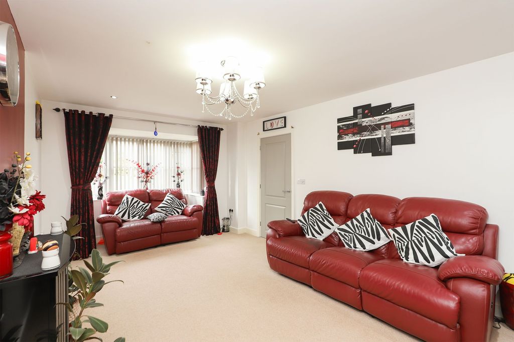 Property photo 3 of 23