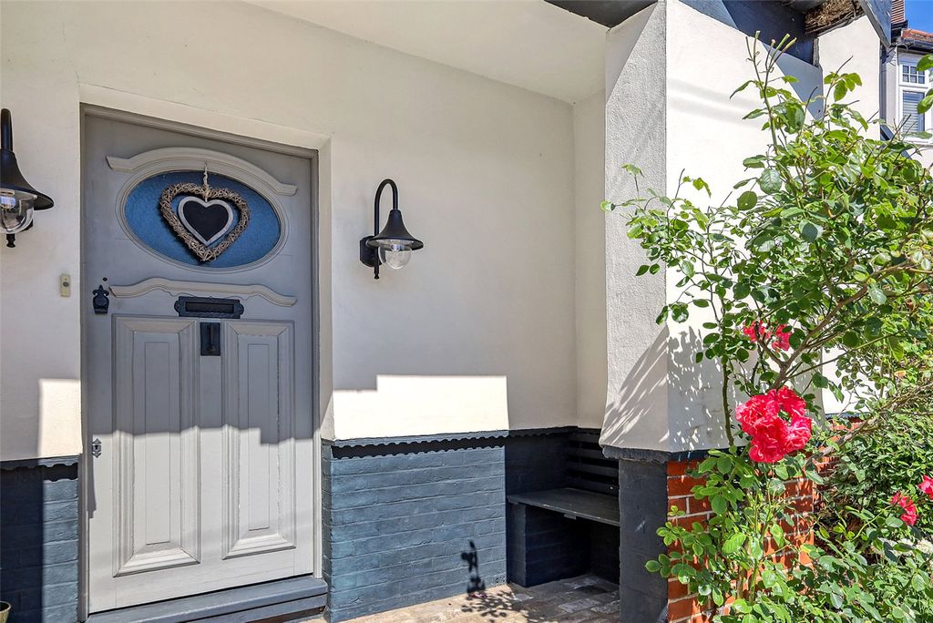 Property photo 2 of 20 Entrance