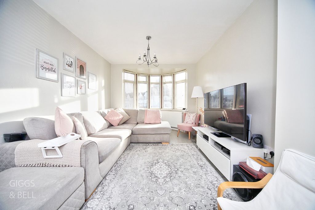 Property photo 3 of 22 3803743