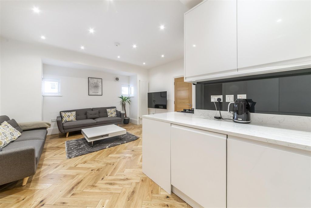 Property photo 3 of 18 Helliwell & Co