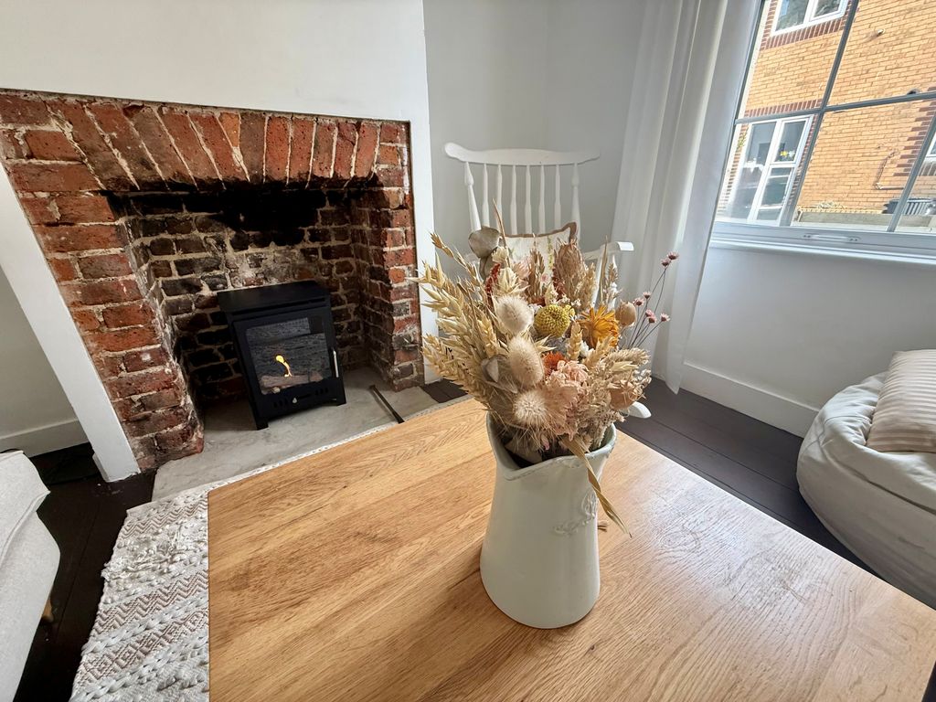 Property photo 2 of 20 9 Albert Road Fireplace 2