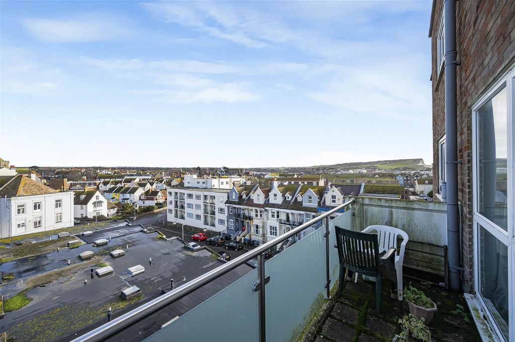 Property photo 1 of 13 Balcony