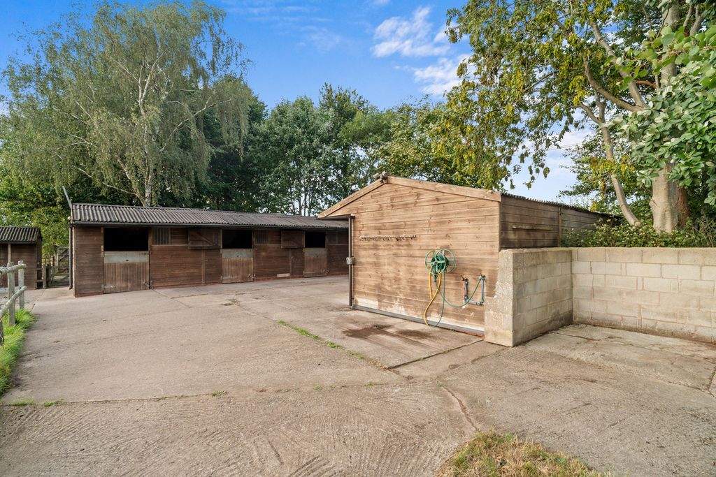 Property photo 3 of 48