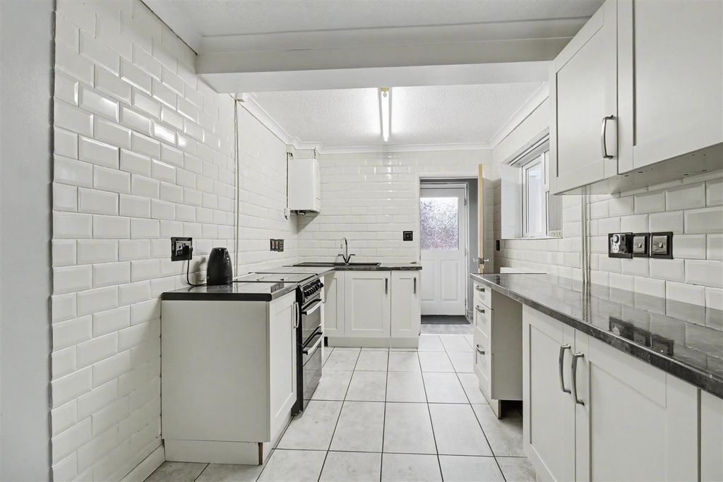 Property photo 3 of 20 Kitchen