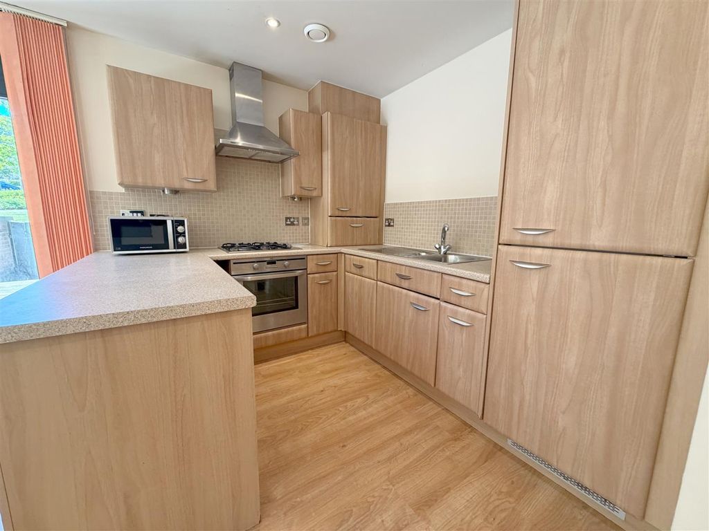 Property photo 3 of 9 Kitchen