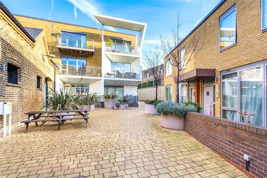 Property photo 2 of 15 Picture No. 24