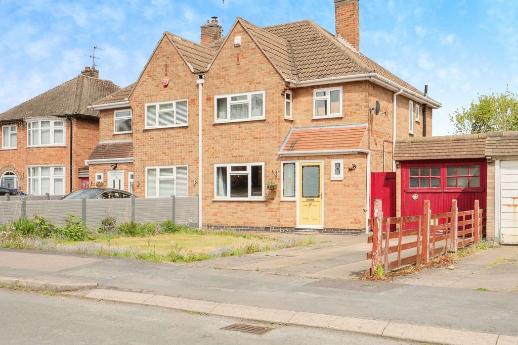 Property photo 2 of 17 Photo