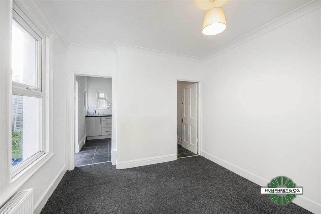 Property photo 2 of 13 49A    Chelmsford Avenue -007.Jpg