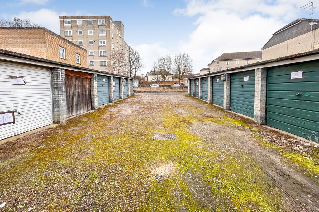 Property photo 2 of 8 Shipley Court Garages, Wyatt Street, Maidstone, Me14 1Hf