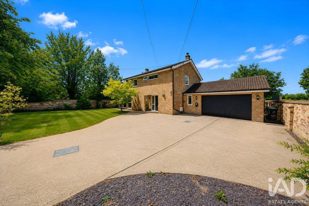 Property photo 2 of 39