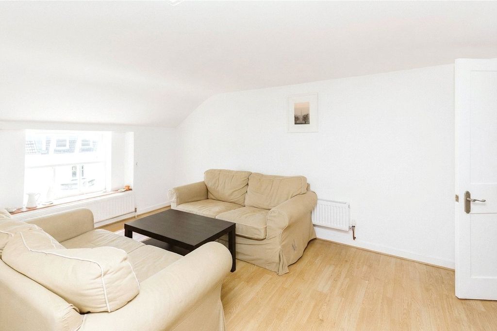Property photo 3 of 11 Picture No. 32