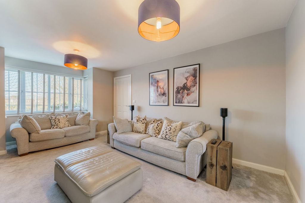 Property photo 2 of 28