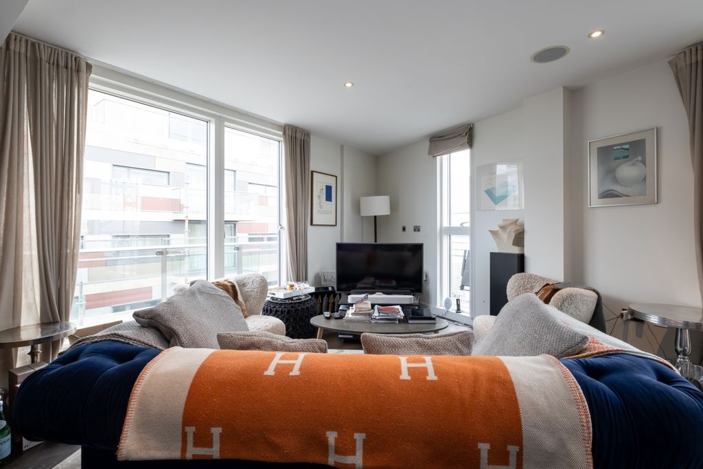 Property photo 3 of 14 Reception