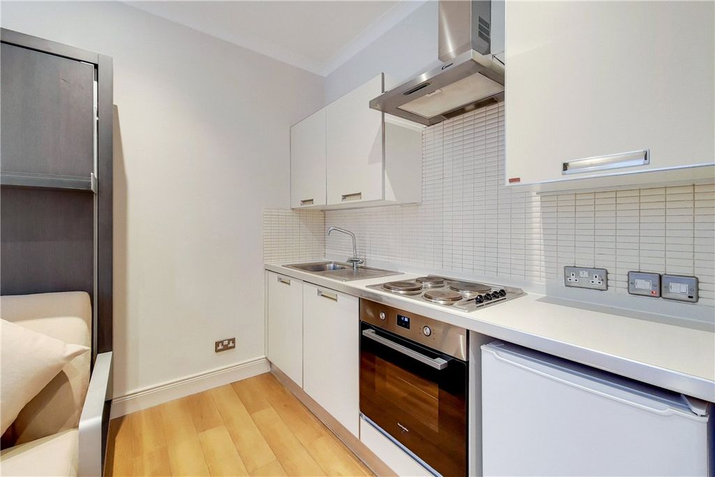 Property photo 3 of 8 Picture No. 06