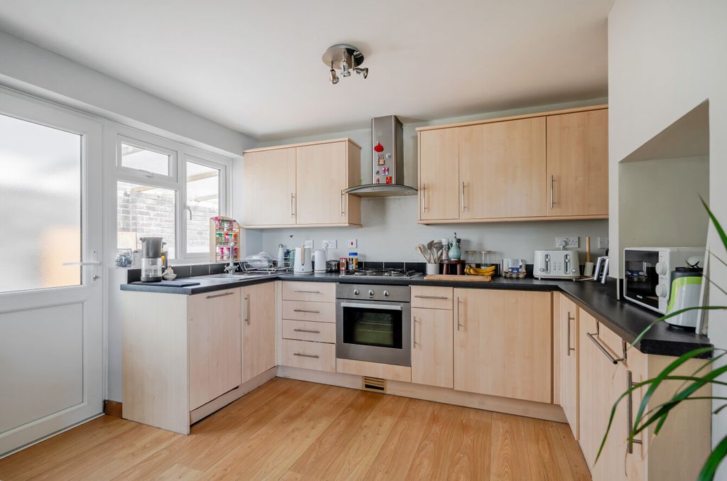 Property photo 2 of 9 Kitchen