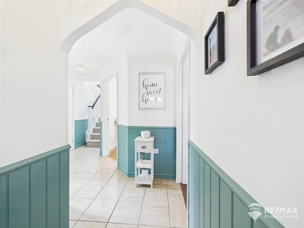 Property photo 2 of 34 Cam02842G0-Pr0250-Still013.Jpg