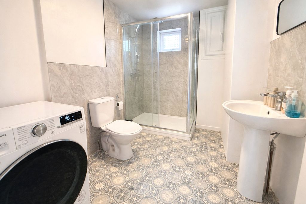 Property photo 3 of 8 Utility/Shower Room