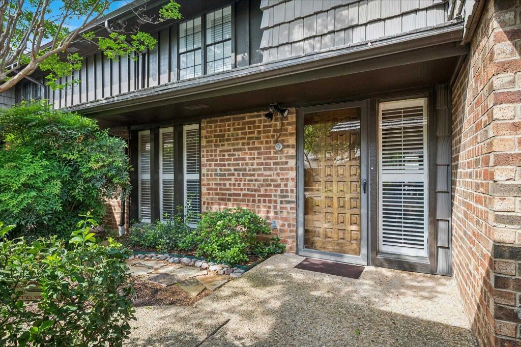 Property photo 1 of 31