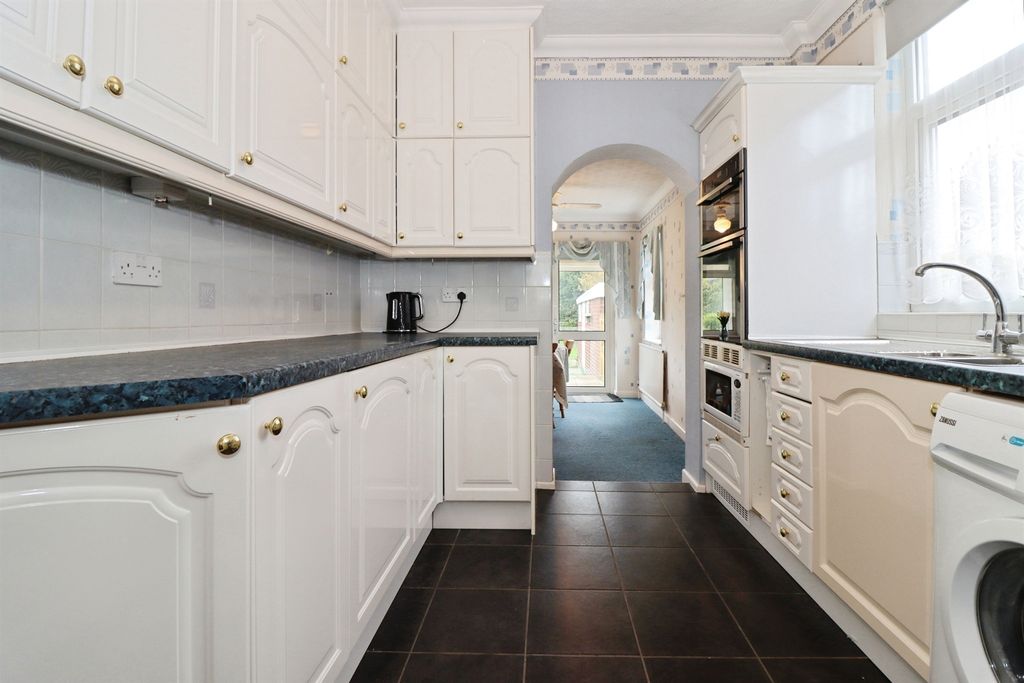 Property photo 3 of 27