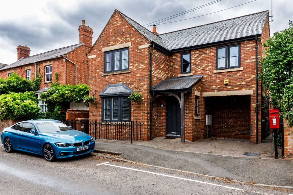 Property photo 1 of 20 4456001