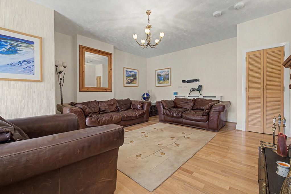 Property photo 3 of 20 Cup1473Pem Lounge Again.Jpg