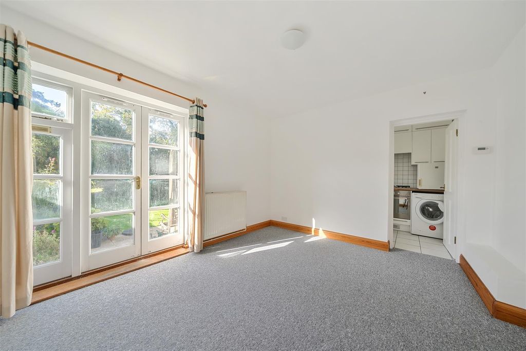 Property photo 2 of 10 1372843-29-68Fbcd246Edf6-Arw-1.Jpg