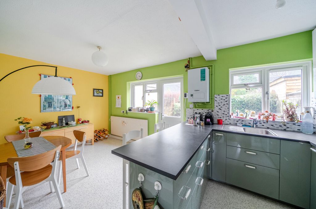 Property photo 2 of 13 1417377-14-699618...