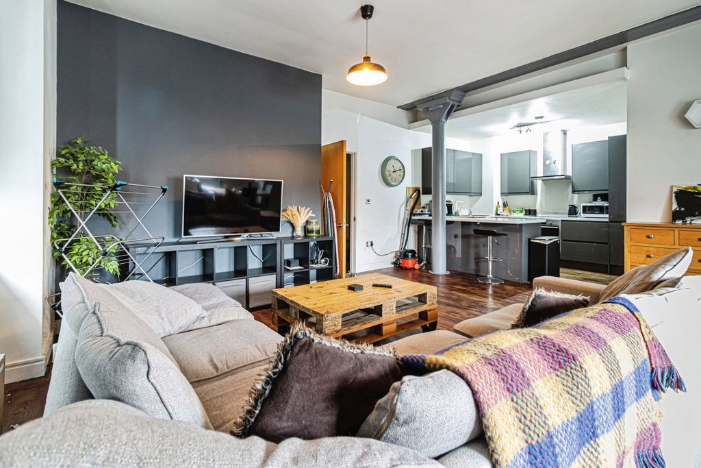 Property photo 1 of 10 Photo