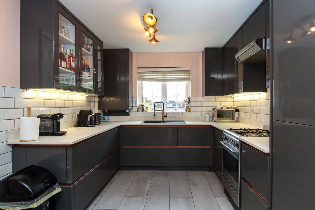 Property photo 3 of 17 Photo 5