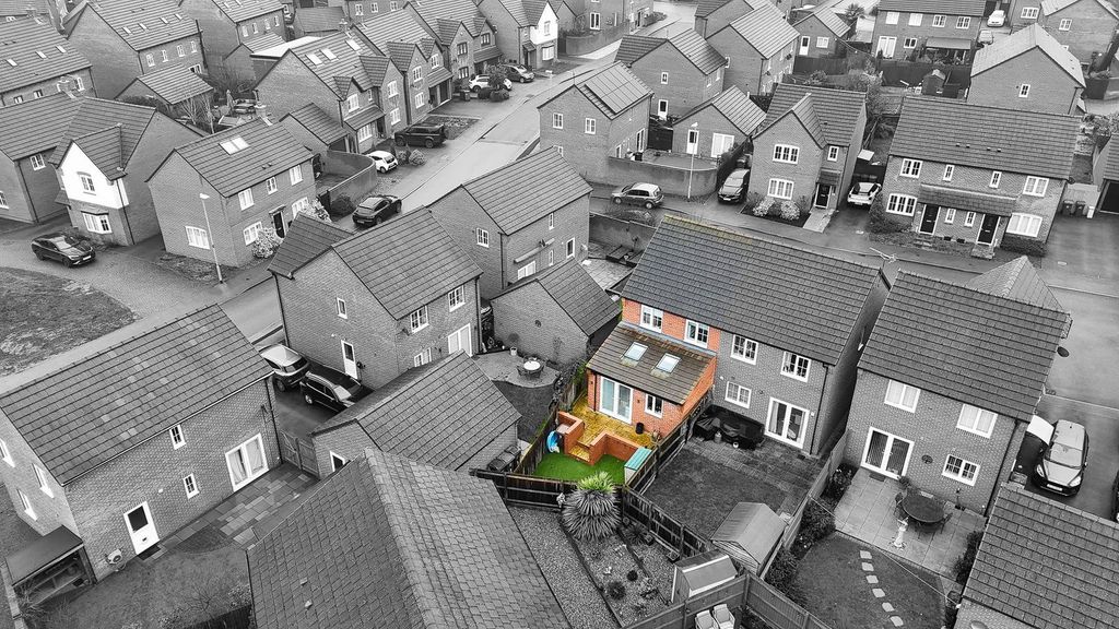 Property photo 3 of 28