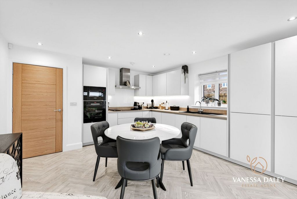 Property photo 2 of 34