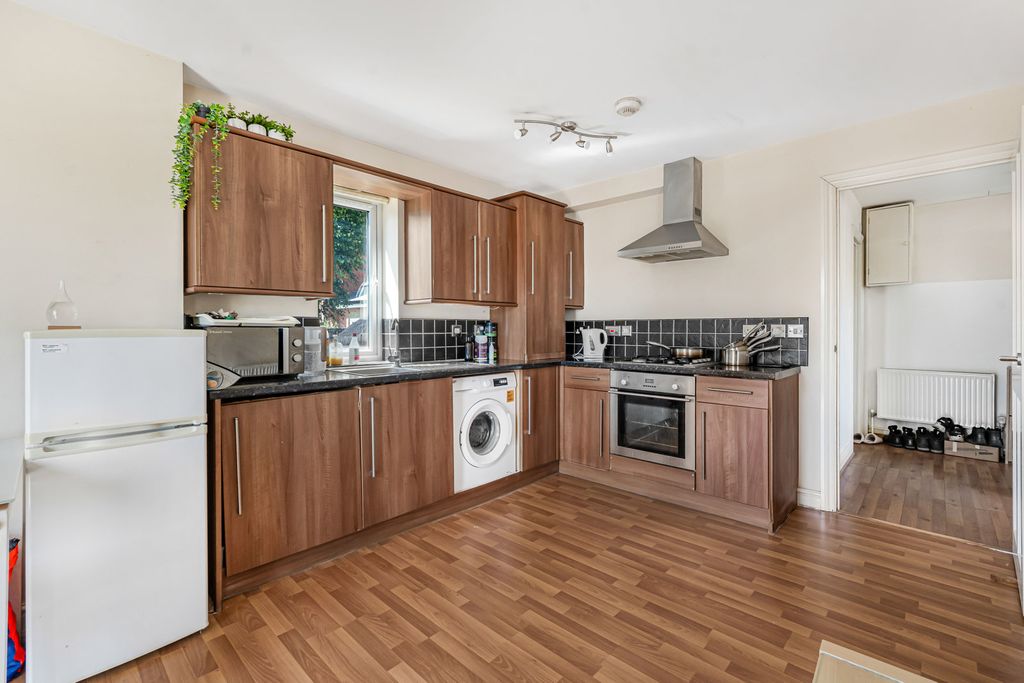 Property photo 3 of 12 Reception/Kitchen