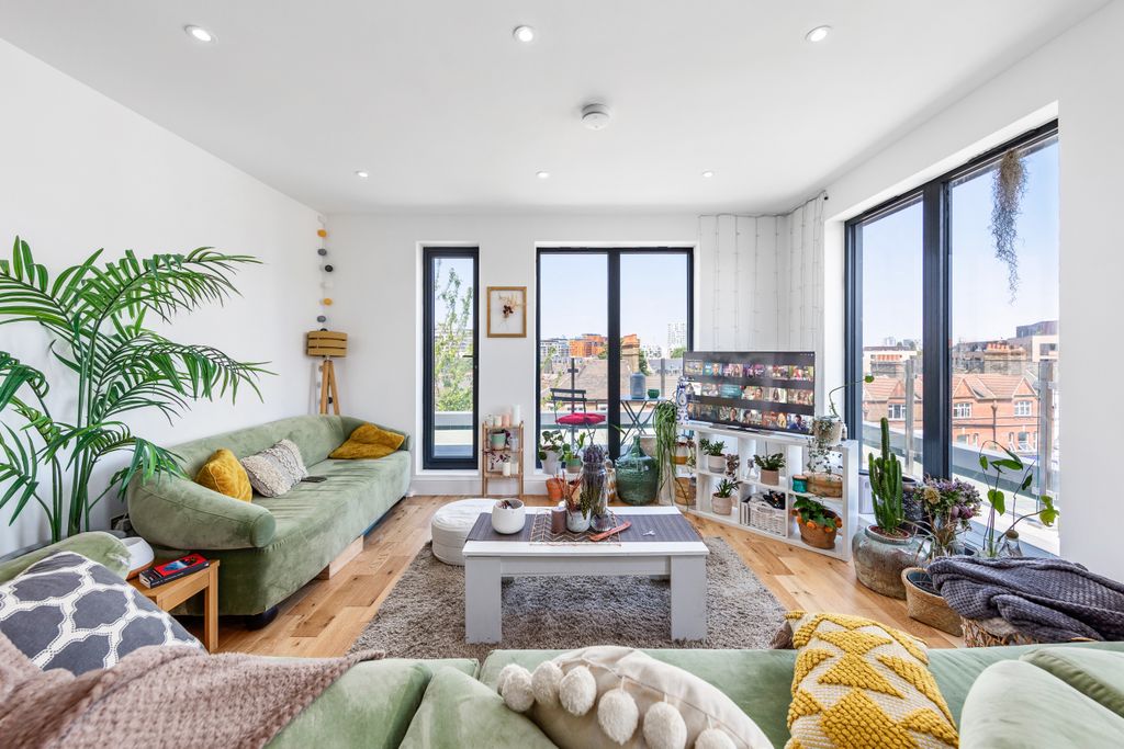 Property photo 2 of 8