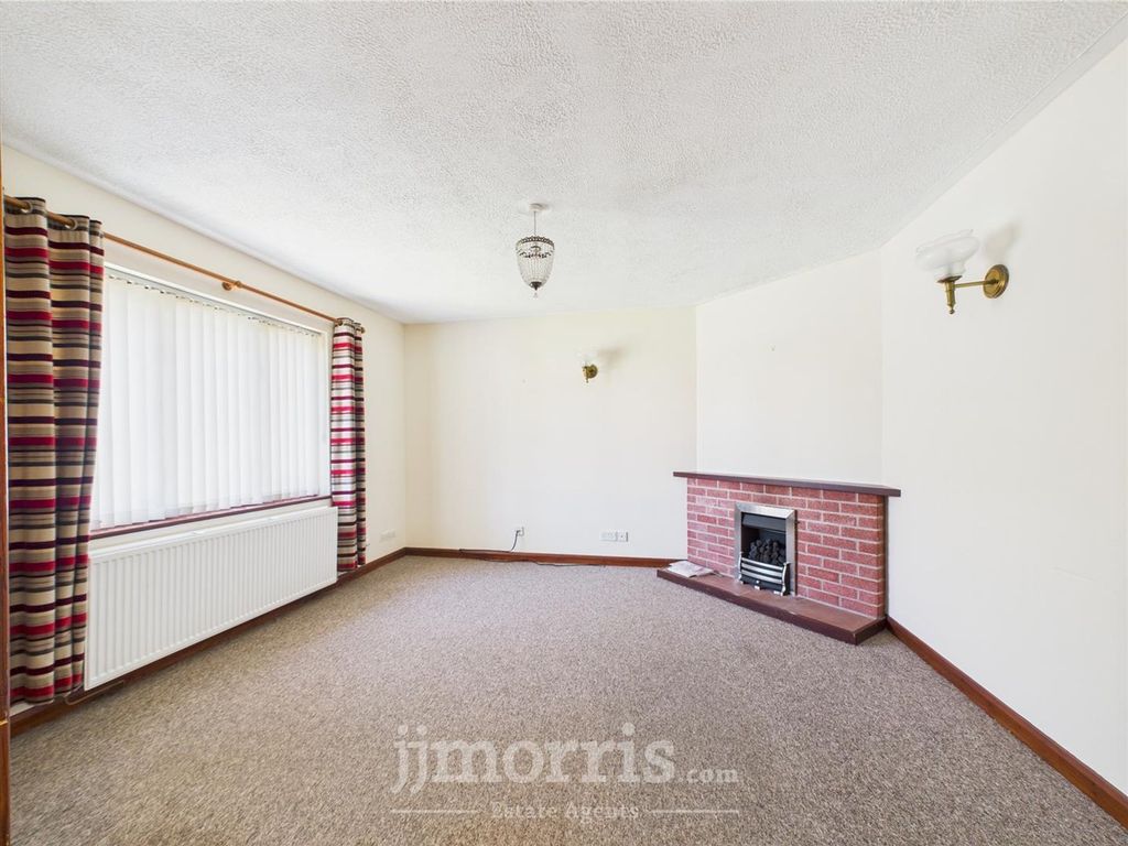 Property photo 3 of 13 Sitting Room