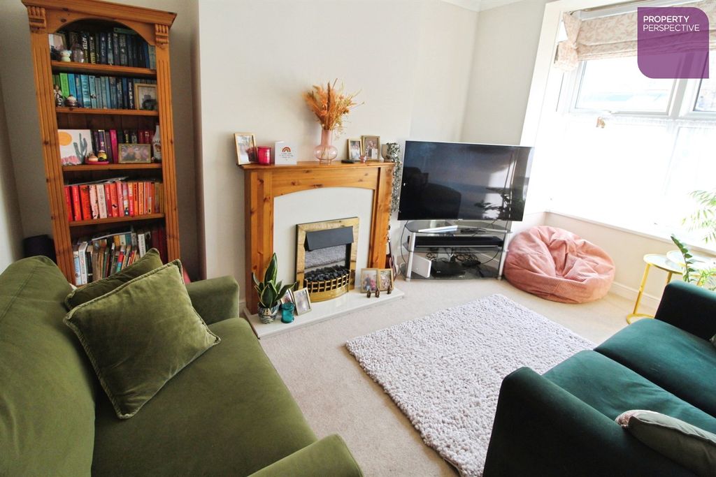 Property photo 2 of 11 Lounge