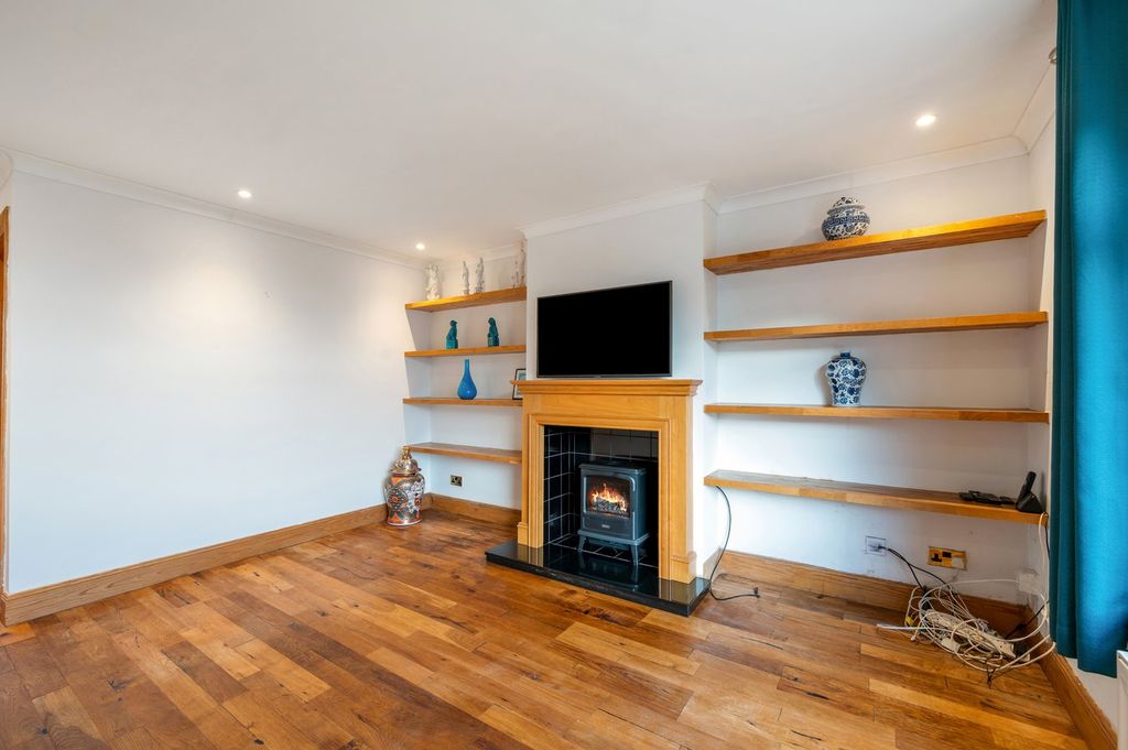 Property photo 3 of 25